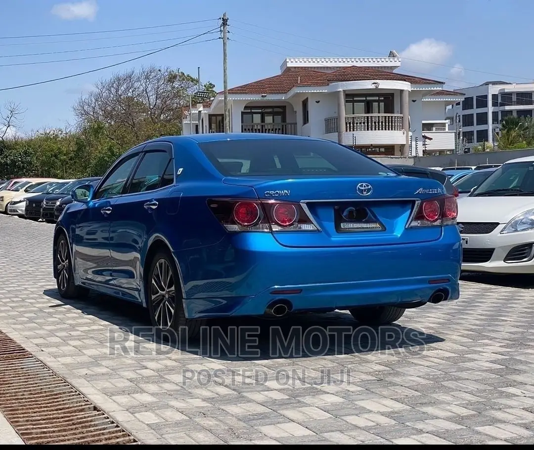 Toyota Crown 2016 Blue