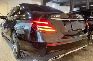 Mercedes-Benz E200 2016 Black