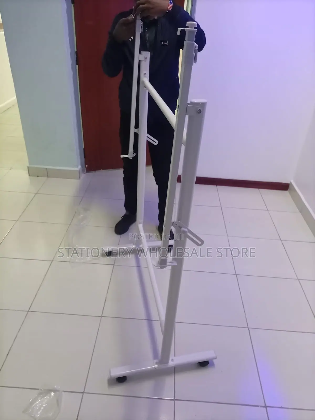 Import Executive Whiteboard Stand With LOCKABLE Castor Wheel
