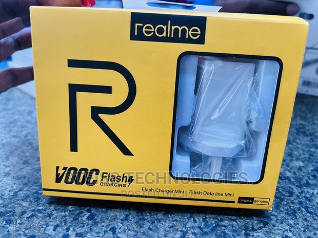 Realme Fast Charger Charger - main view