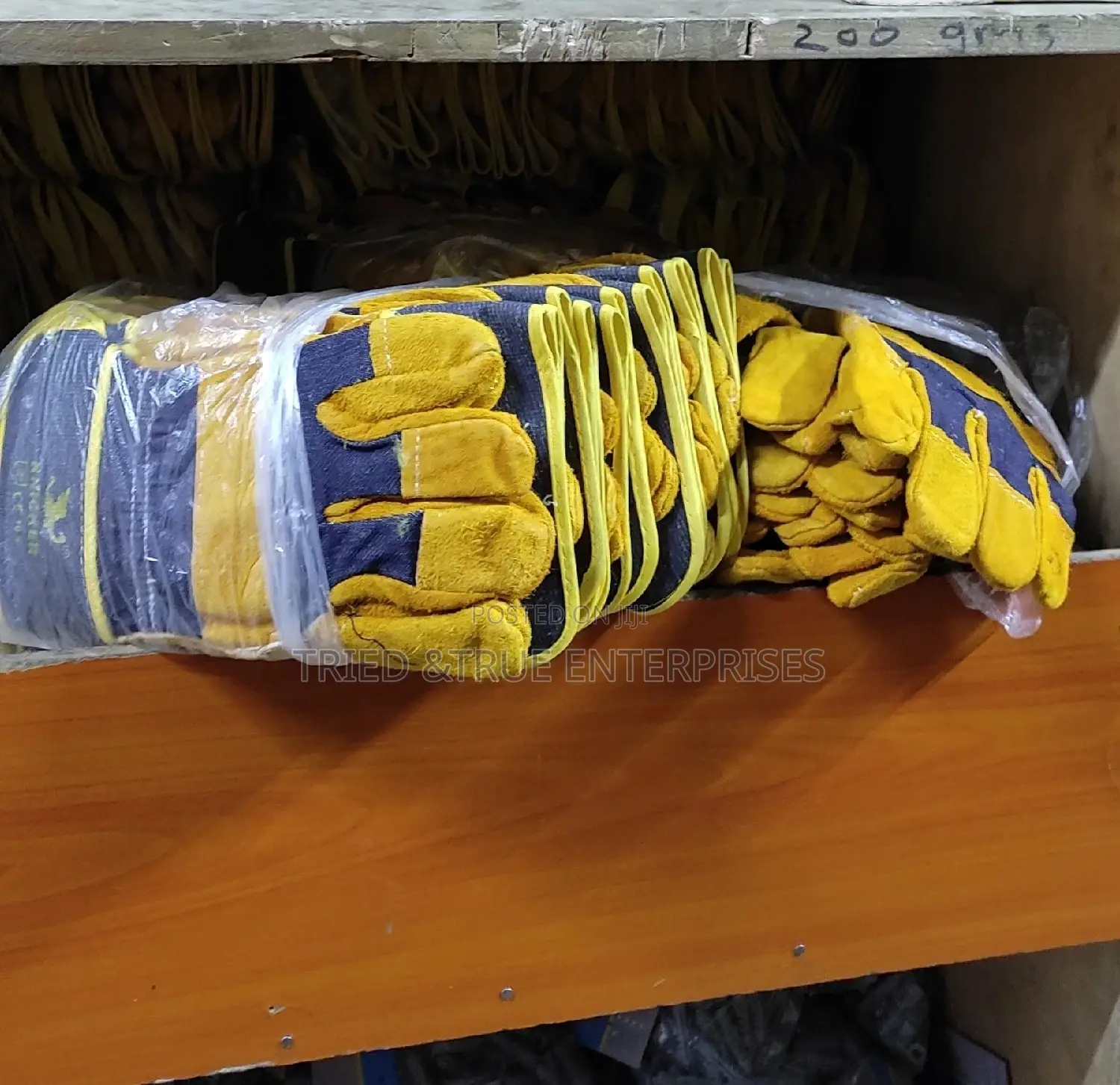 Ordinary Gloves