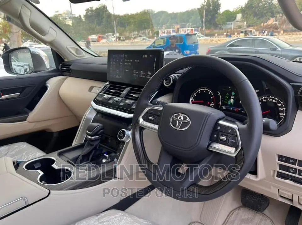 Toyota Land Cruiser 2018 White