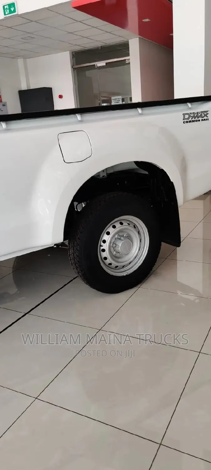 New Isuzu D-MAX 2023 White