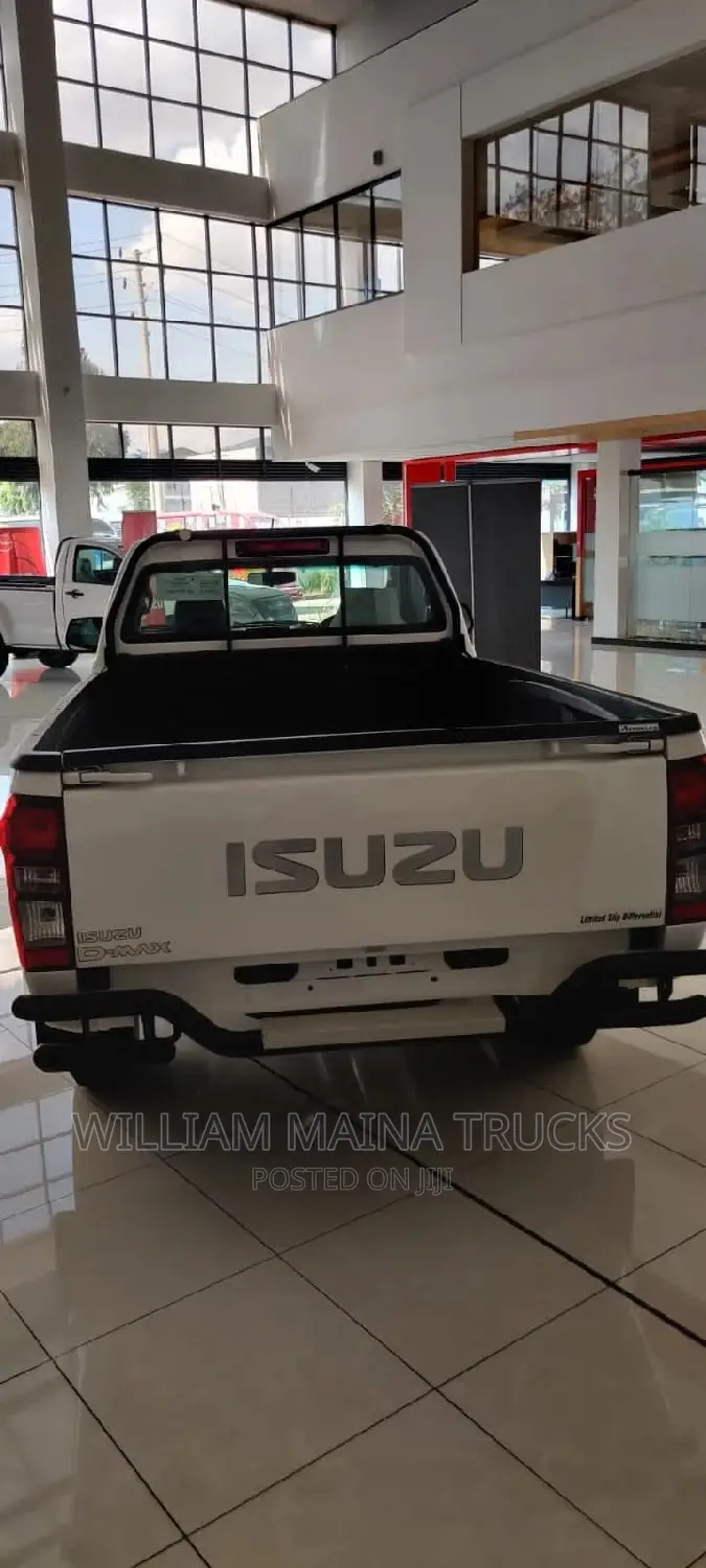 New Isuzu D-MAX 2023 White
