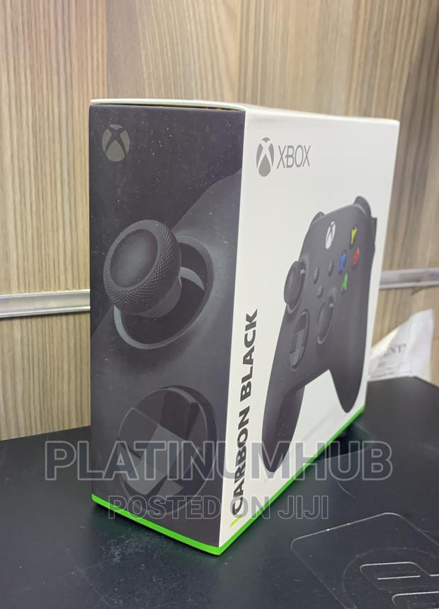 Xbox Carbon Black Pad - main view