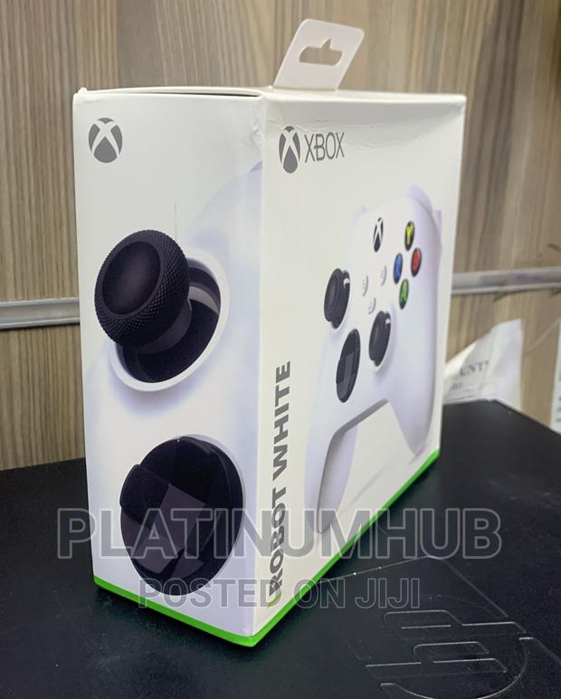 Xbox Robot White Pad - main view