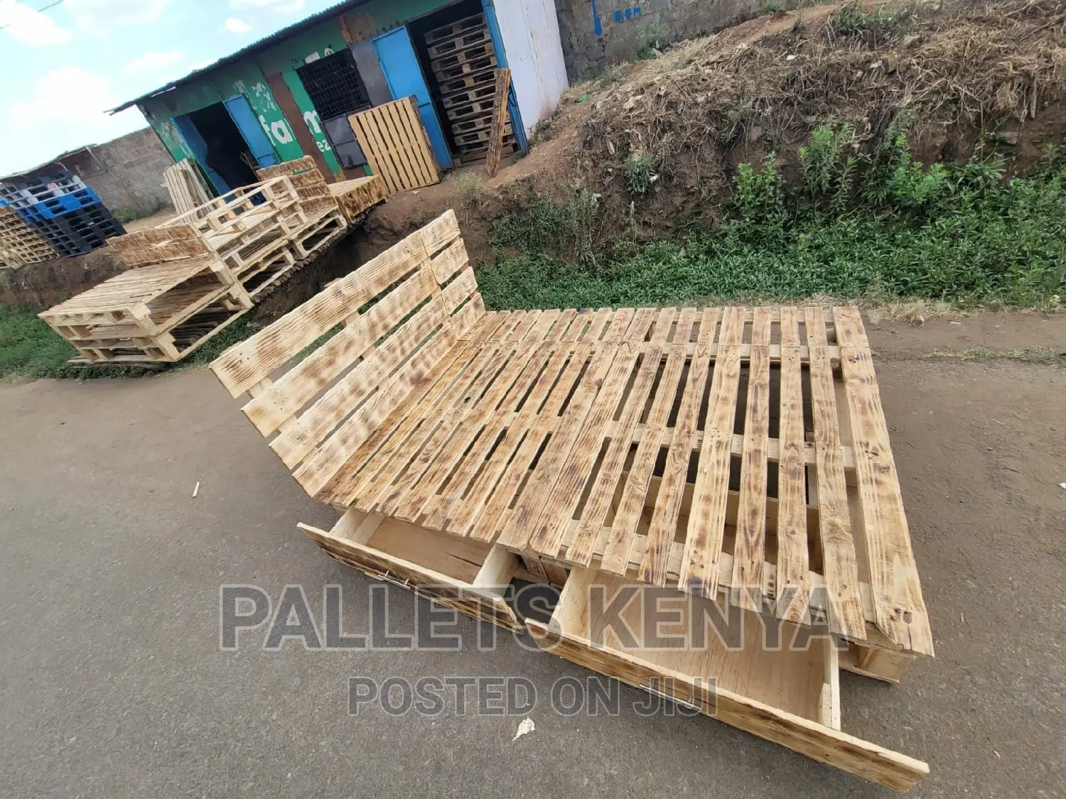 Blazed Pallet Bed - 5*6 With Big Drawers