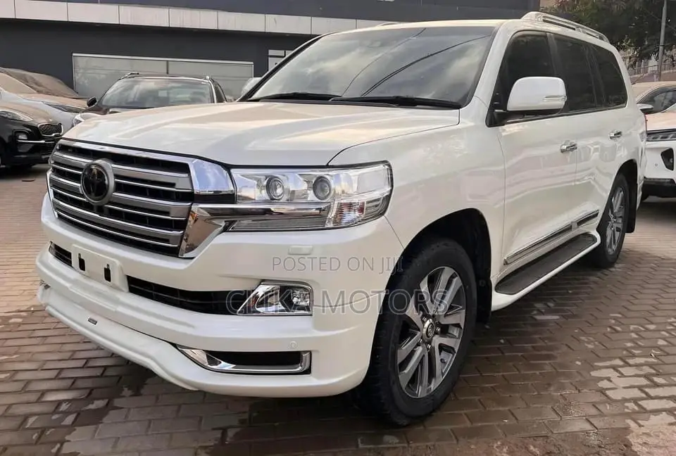 Toyota Land Cruiser 2017 White