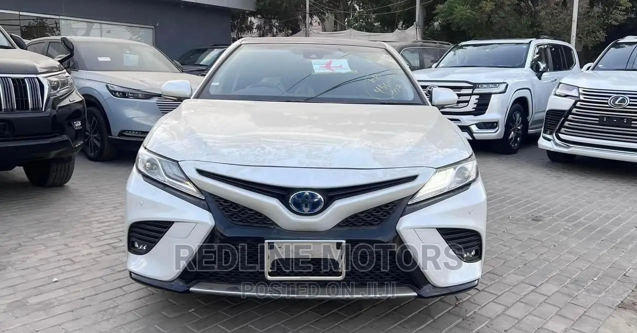 Toyota Camry 2018 White