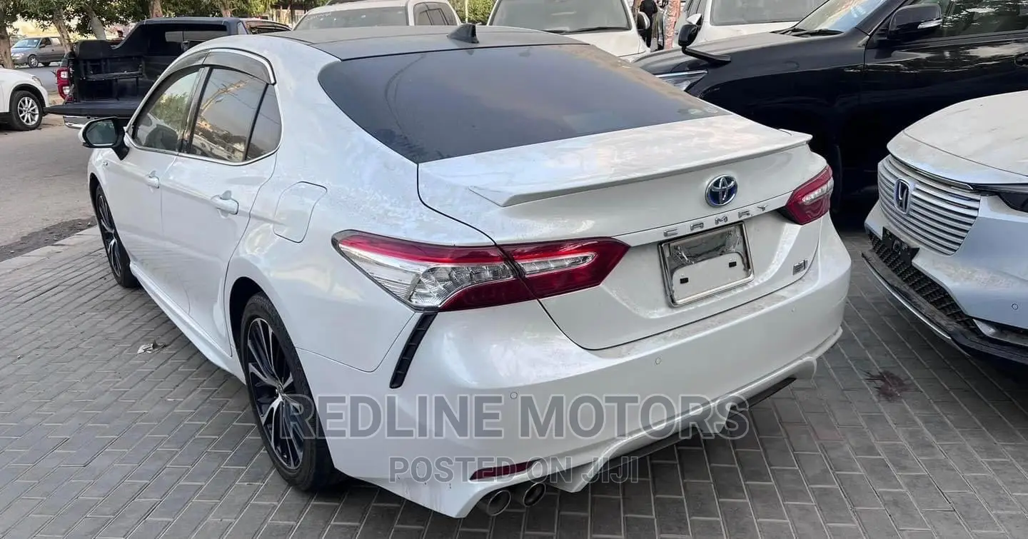 Toyota Camry 2018 White