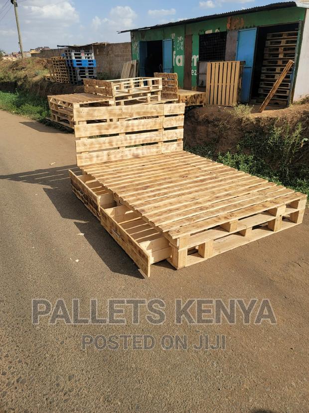 5*6 Pallet Bed- Detachable With Drawers. (Rhts)