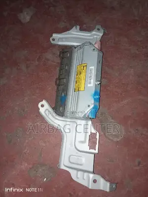 Toyota Mark X Knee Airbag