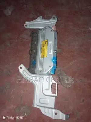 Toyota Mark X Knee Airbag