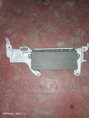 Toyota Mark X Knee Airbag
