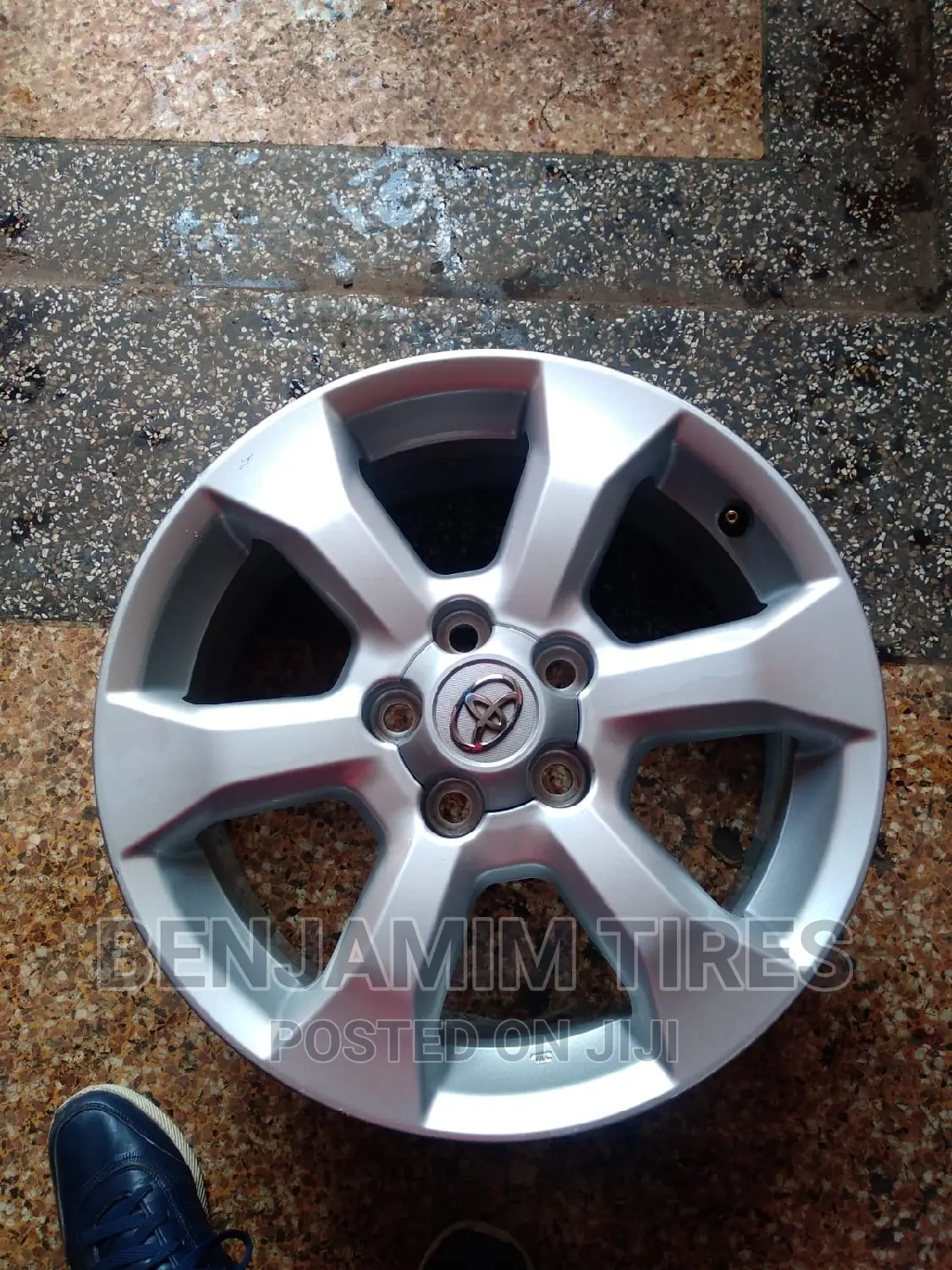 Original Rim Size Size 17 Inch for Toyota Vanguard.