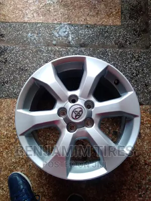 Original Rim Size Size 17 Inch for Toyota Vanguard.