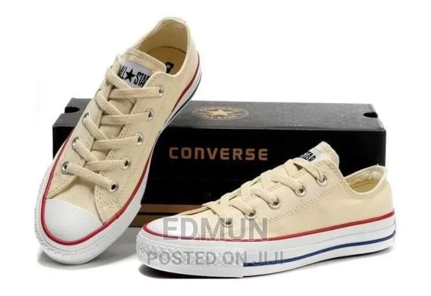 Biege Converse All Stars