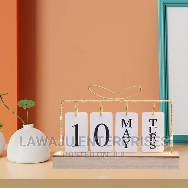 Desktop Calendar Decor - main view