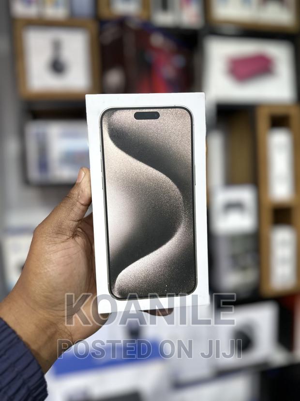 New Apple iPhone 15 Pro Max 256 GB Gray - main view