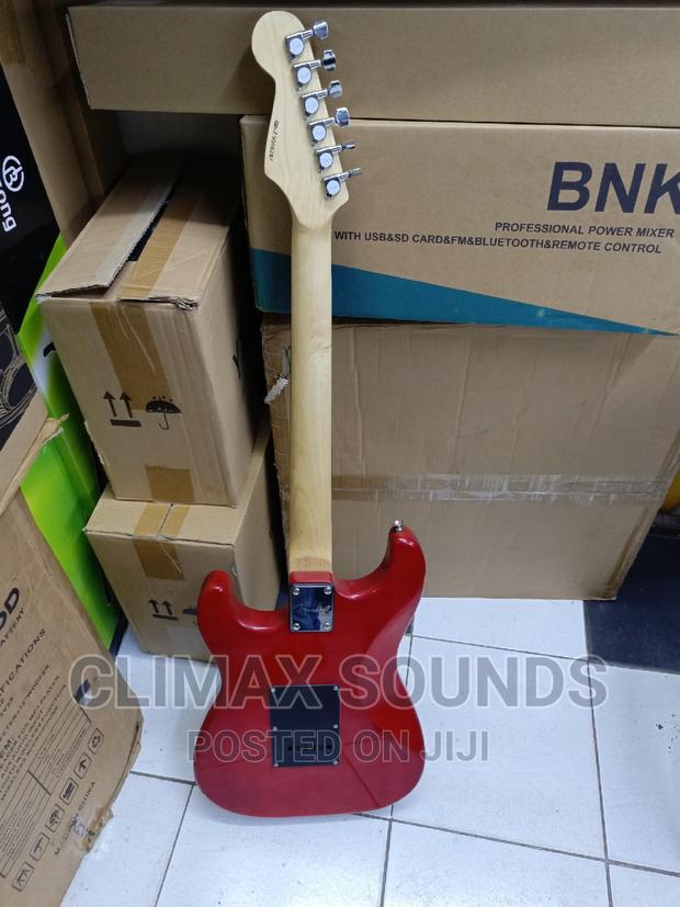 Fender Electric Guitar 011 - thumbnail 2