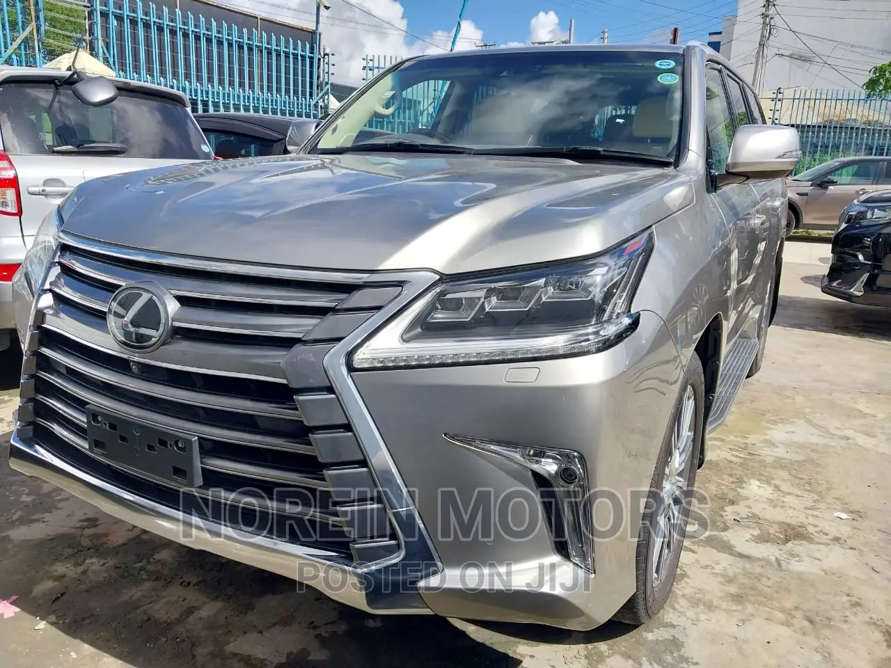 Lexus LX 2018 Gold