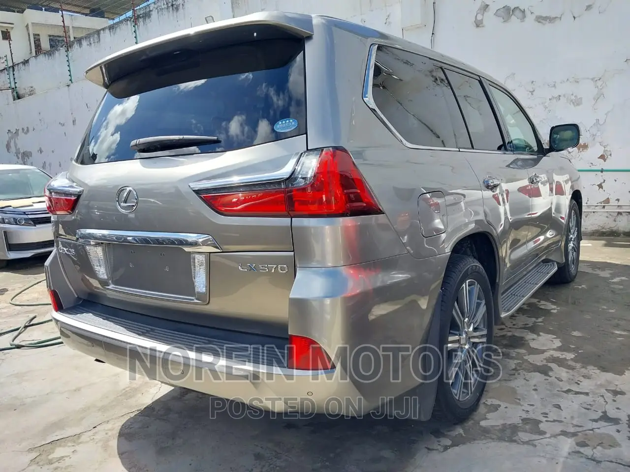 Lexus LX 2018 Gold