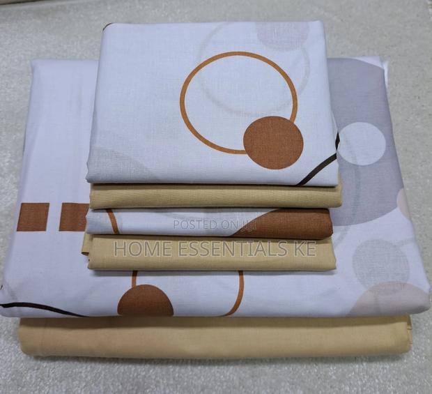 7 by 8 Cotton Bedsheet 
Two Bedsheets With Four Pillowcases - thumbnail 10