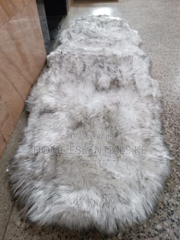 Faux Fur Mats Size 60 by 180cm - thumbnail 4