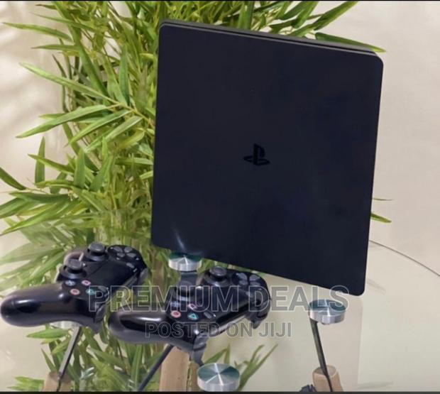 Foreign Used Ps4 Slim With Two Controllers