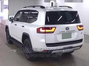 Toyota Land Cruiser 2022 Pearl