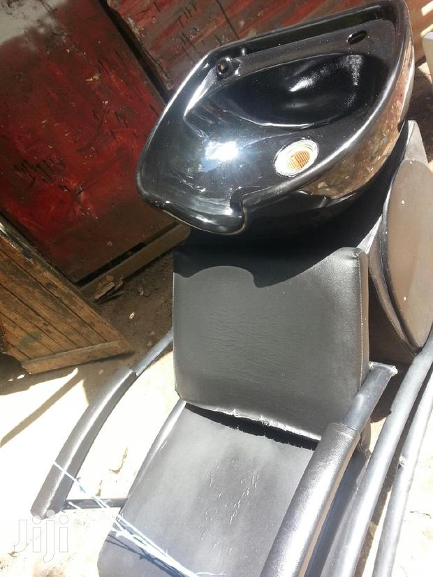 Salon Seat With Basin - main view