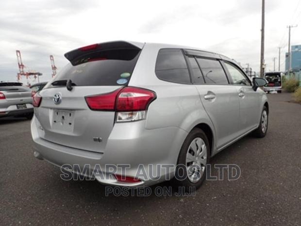 Toyota Corolla Fielder 2016 Silver - thumbnail 2