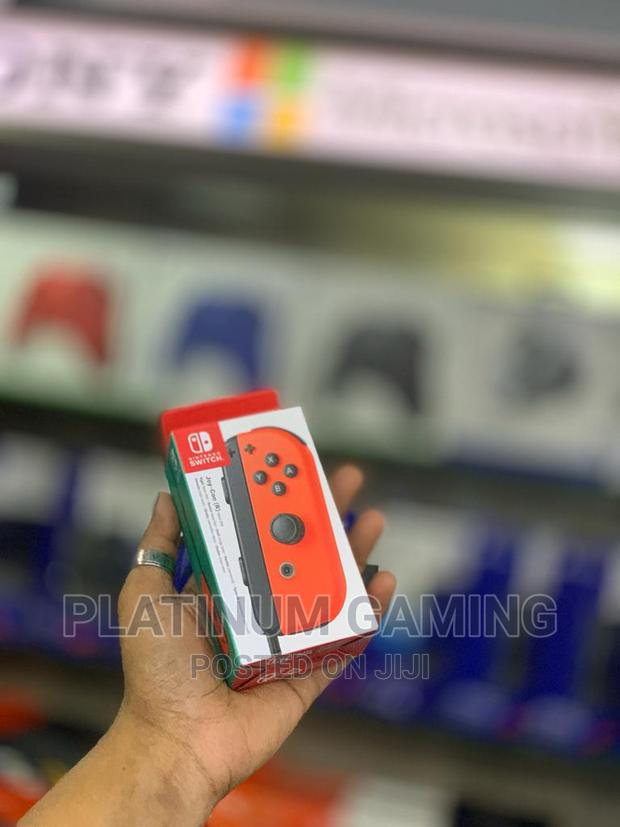 Nintendo Switch Joy Con (R) - main view