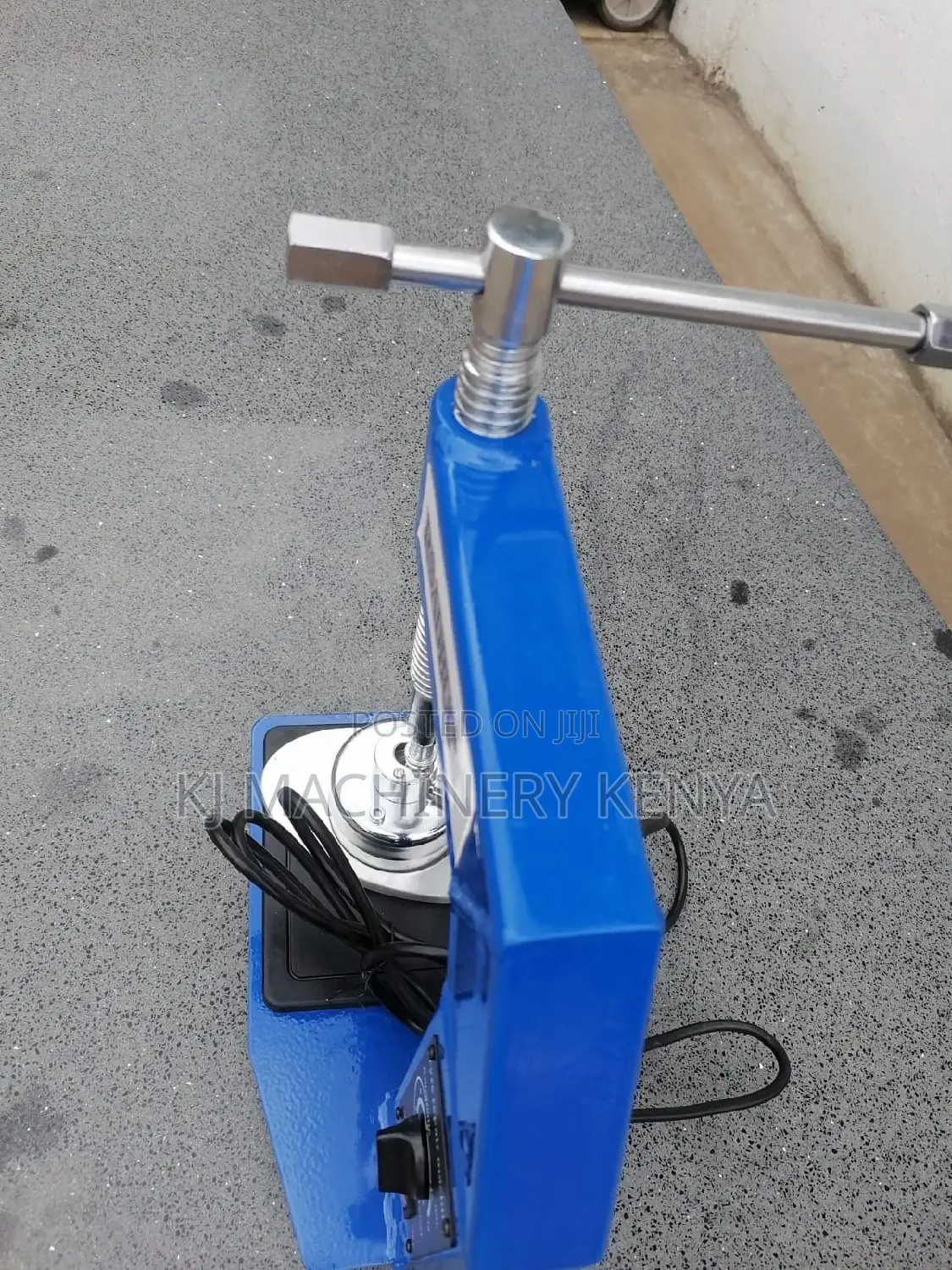 Electric Tyre Vulcanizing /Reparing Machine.