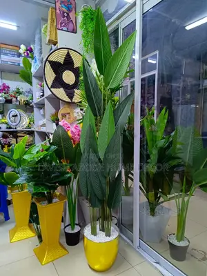 Artificial Indoor and Outdoot Plant Tall With Gold Planter