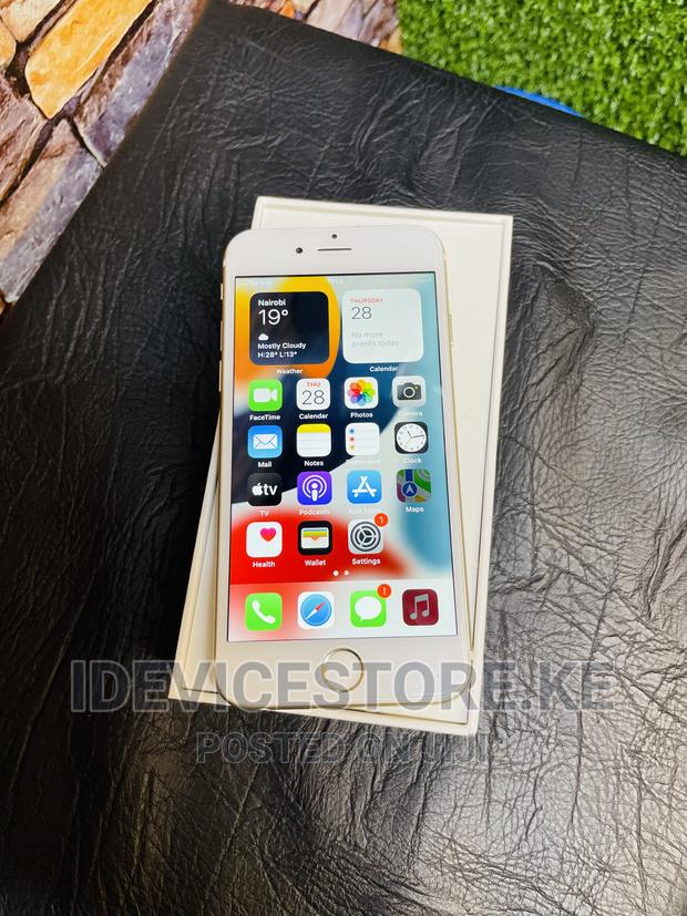 Apple iPhone 6s 64 GB Gold - main view