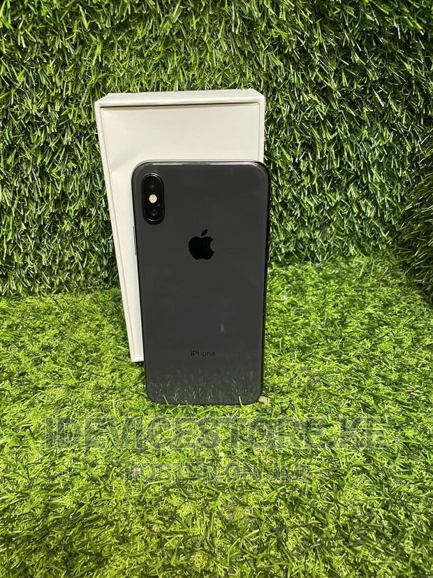Apple iPhone X 64 GB Black - main view
