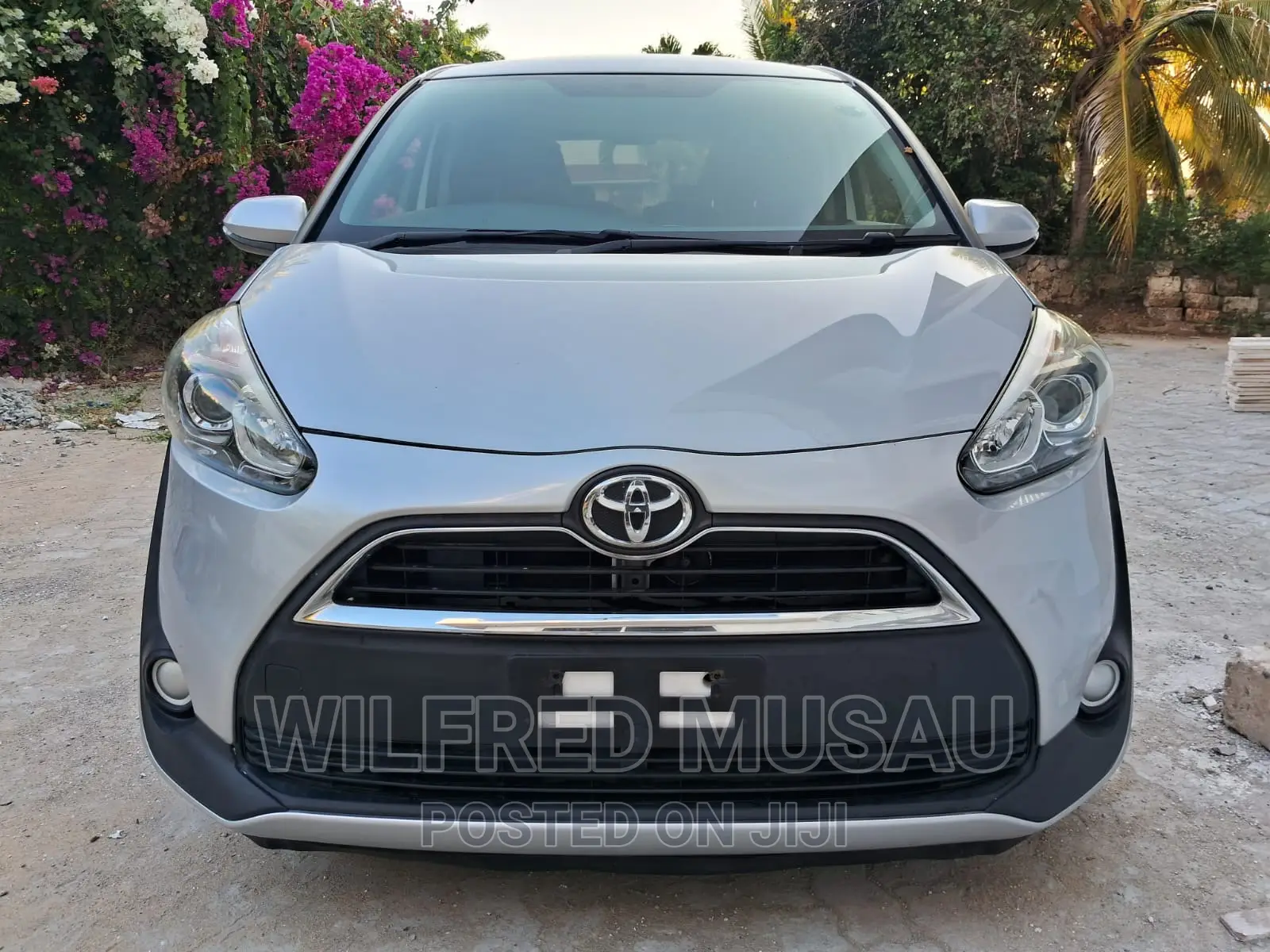 Toyota Sienta 2016 Silver
