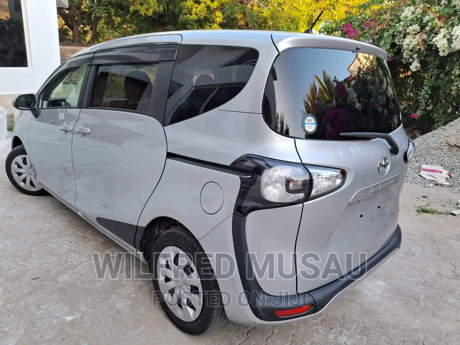 Toyota Sienta 2016 Silver