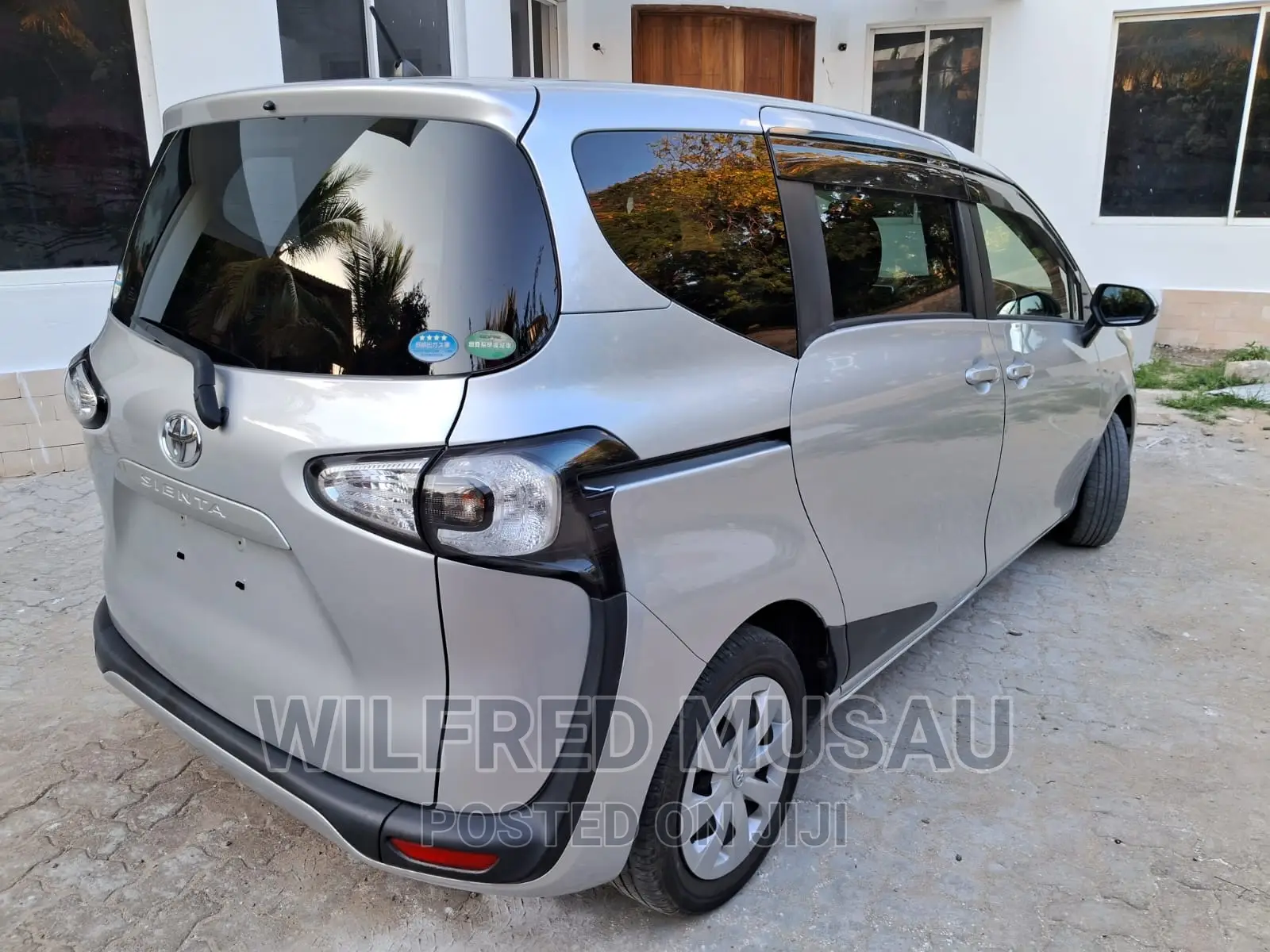 Toyota Sienta 2016 Silver