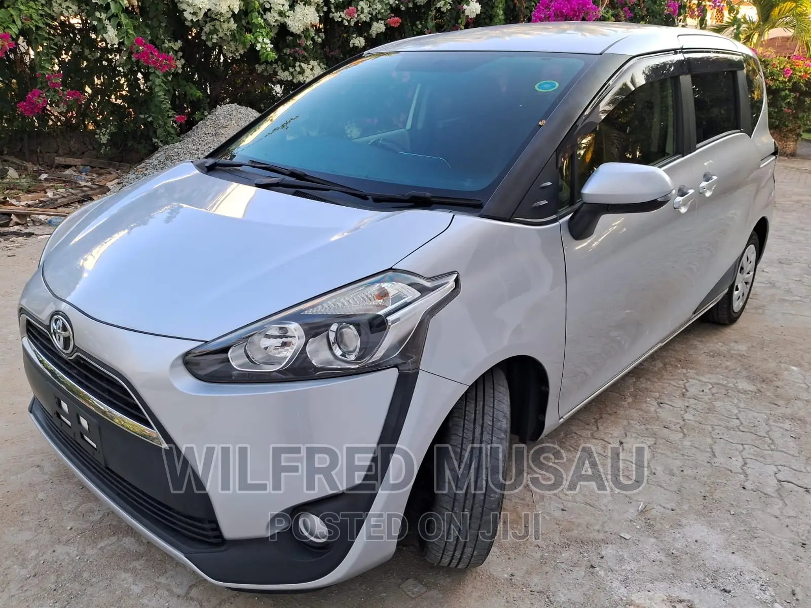 Toyota Sienta 2016 Silver