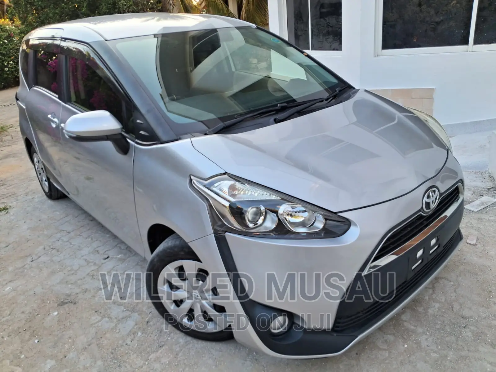 Toyota Sienta 2016 Silver