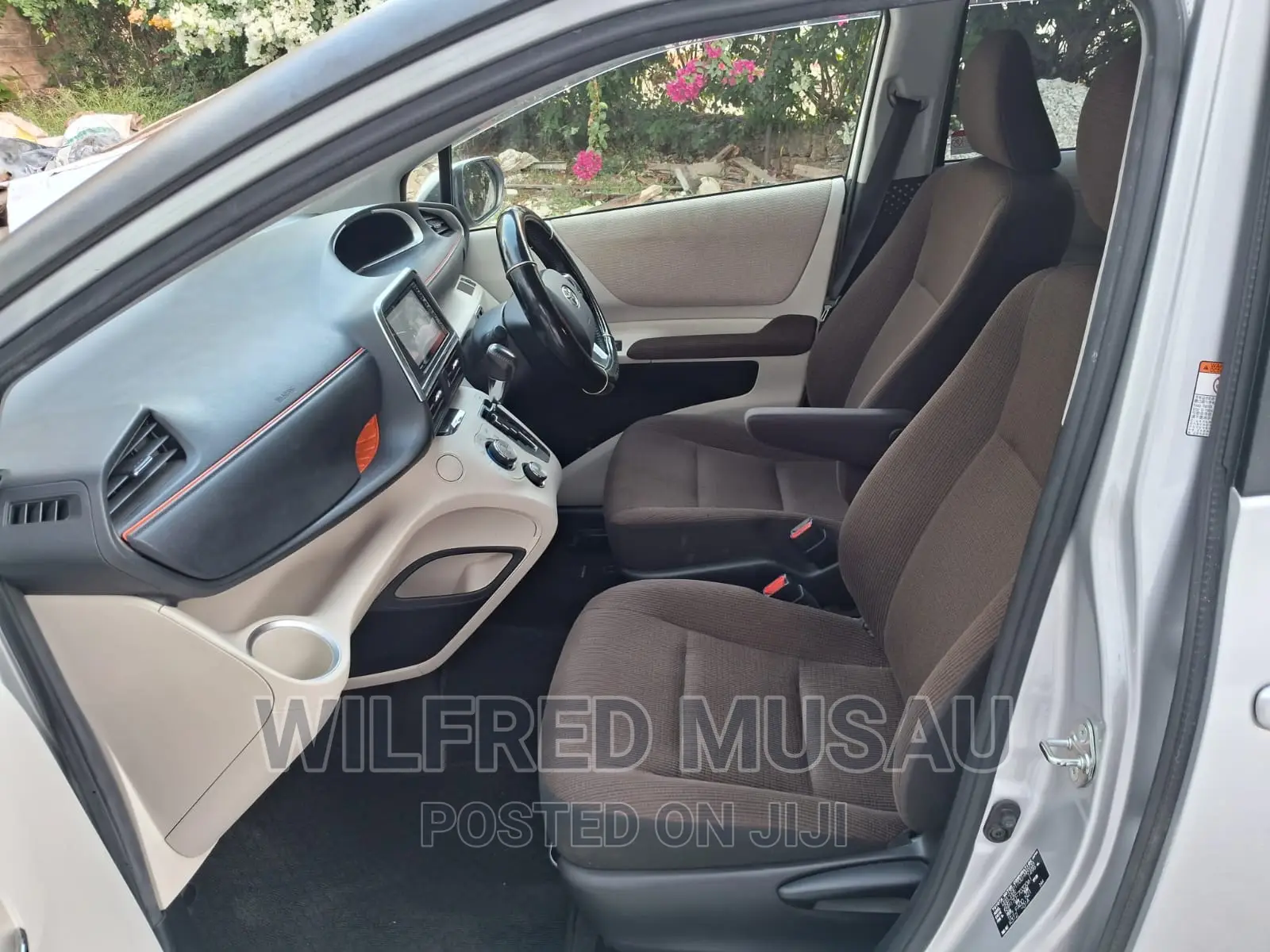 Toyota Sienta 2016 Silver