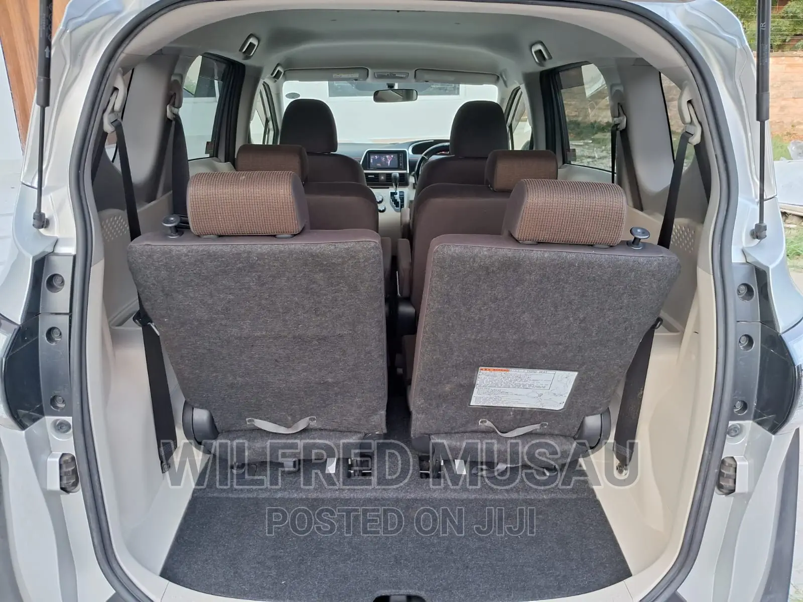 Toyota Sienta 2016 Silver