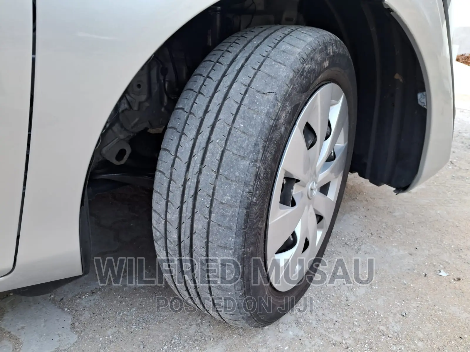 Toyota Sienta 2016 Silver