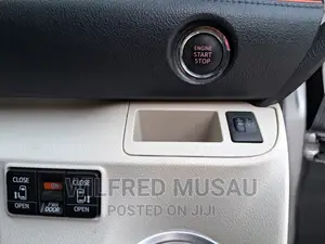 Toyota Sienta 2016 Silver