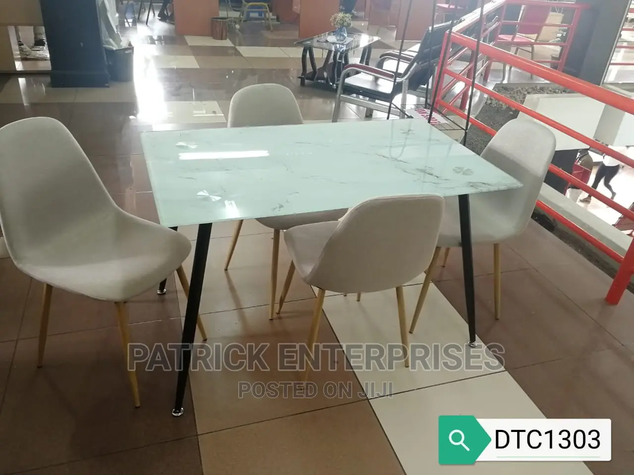 Imported Morden Dinning Table 4 Seater Top Glass
