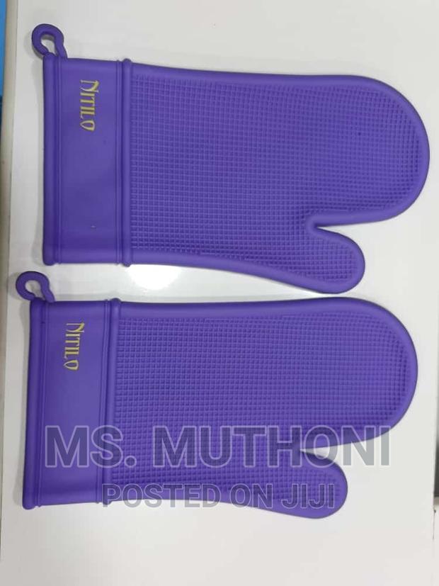 *UK'S Nitilo Silicone Oven Gloves - main view