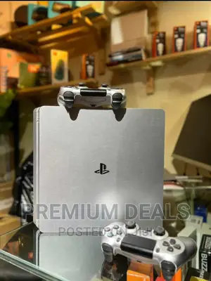Digital Ps4 Slim With Two Controllers