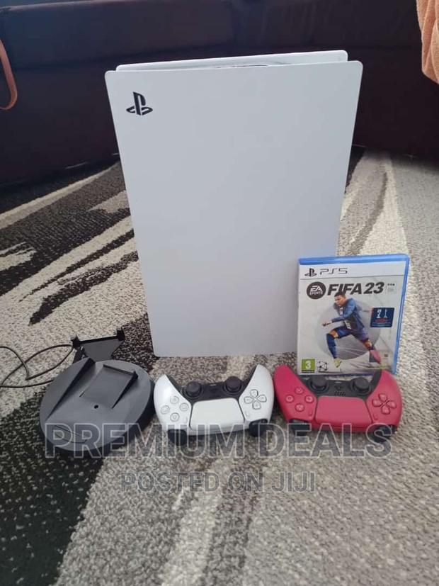 One Month Old Ps5 Standard With Controller and a Game